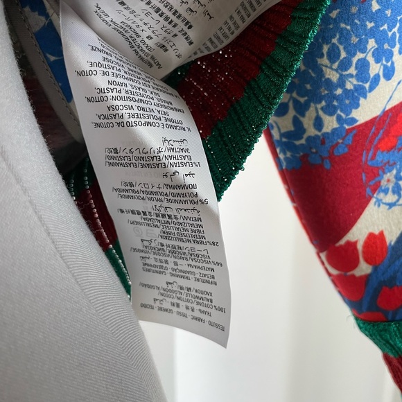 New authentic Gucci sweater with tag. Size 2-4, can be 6. Loose style. - Picture 8 of 8